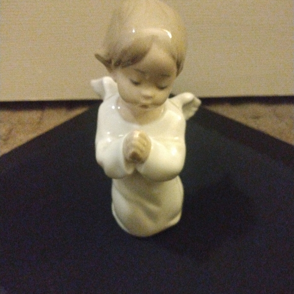 Lladro Child Angel Prayer Figurine - Picture 3 of 7